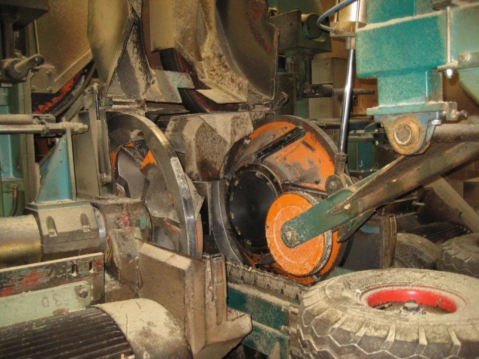 ARI/Söderhamn Bandsaw line – bild 1
